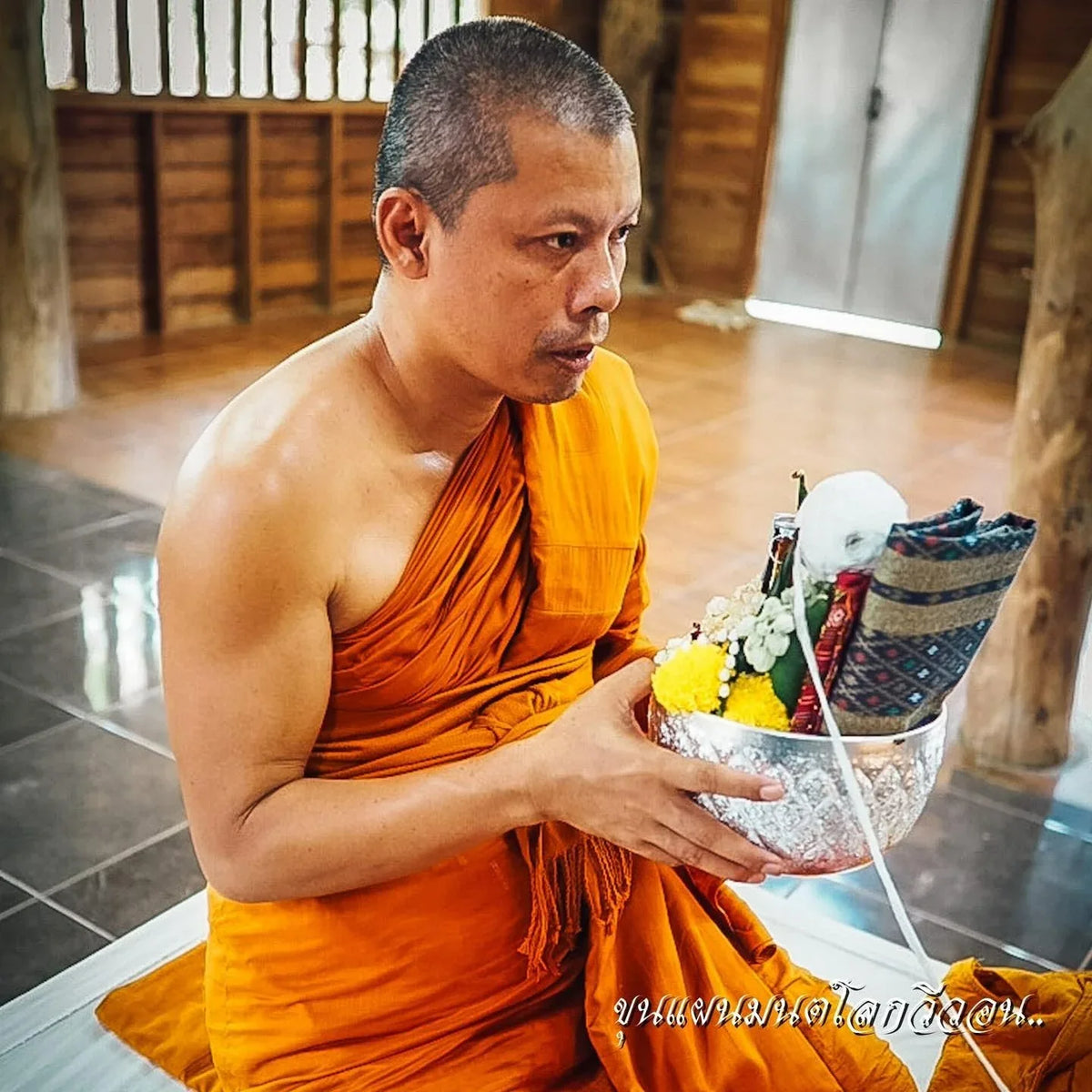 ✨ Enchanting Charm & Supreme Protection – Khun Paen Mon Lok Wiwon with Double Silver Takruds by Phra Ajarn Juab ✨