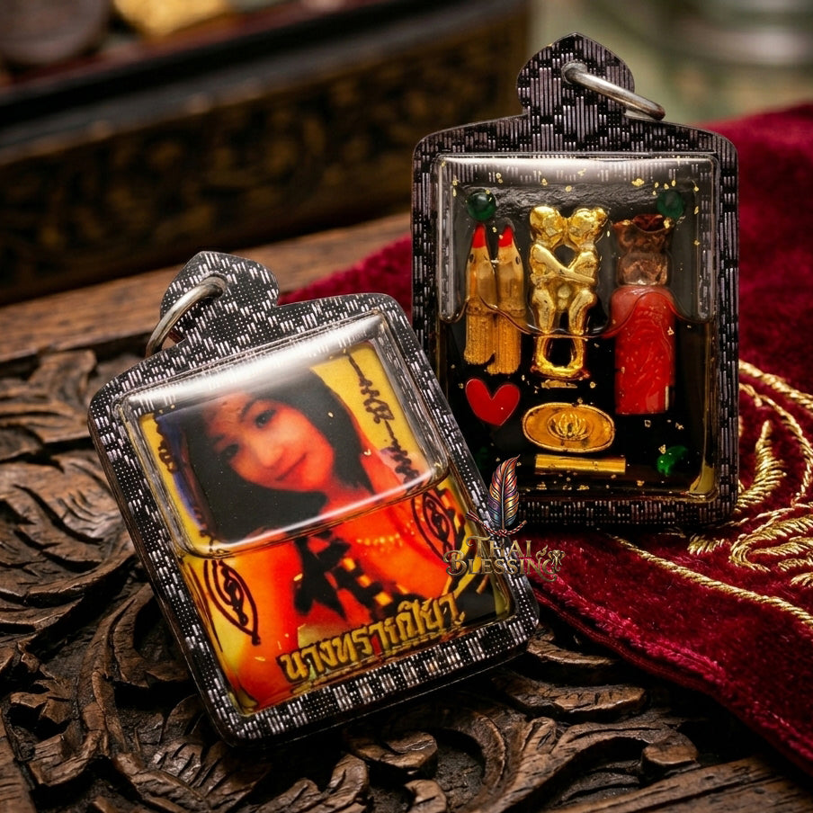 💃 Locket Nang Piya: The Sovereign of Ethereal Charm & Infinite Fortune – Lersi Somdet (Kruba Det) – Ban Rattanakosin (2567) – The Ultimate Alchemical Engine for Magnetic Attraction & Wealth!