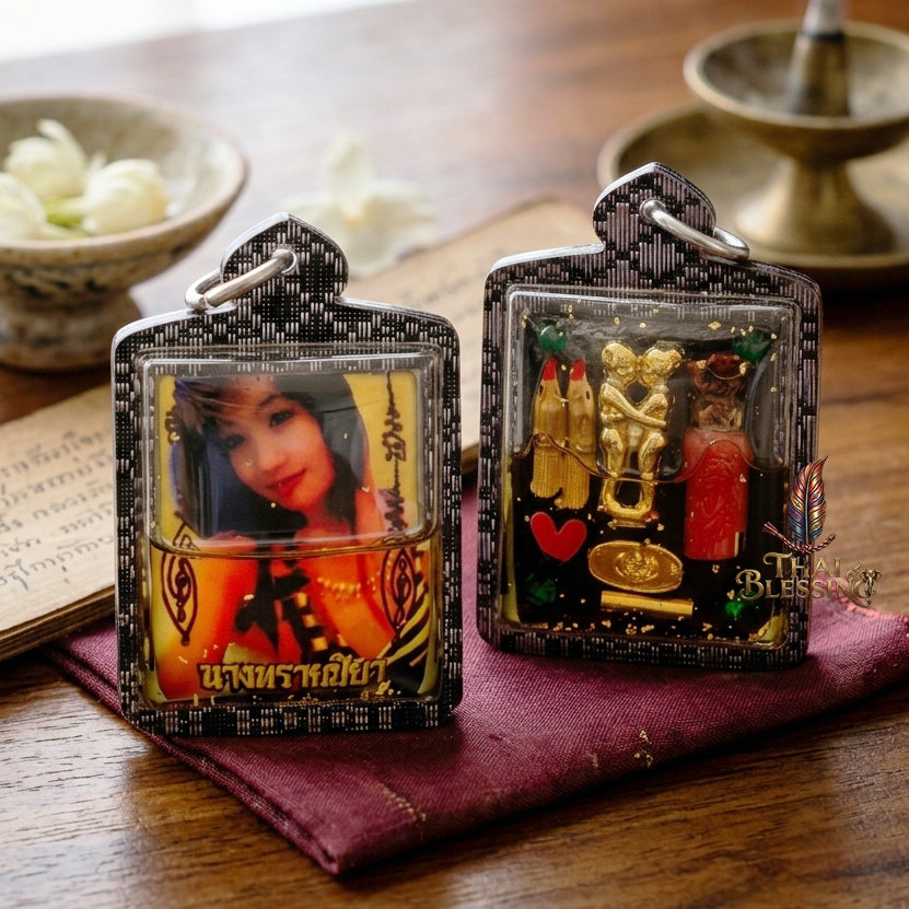 💃 Locket Nang Piya: The Sovereign of Ethereal Charm & Infinite Fortune – Lersi Somdet (Kruba Det) – Ban Rattanakosin (2567) – The Ultimate Alchemical Engine for Magnetic Attraction & Wealth!