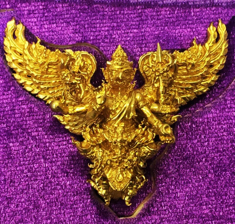🦅 “Mangrai Garuda Supreme – Large Royal Wealth & Protection Amulet in Maha Chanuan Thong Alloy (Thai Garuda Prosperity & Power Charm)”