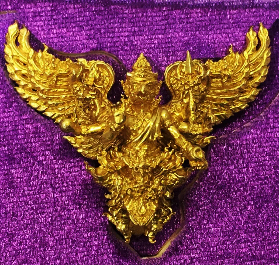 🦅 “Mangrai Garuda Supreme – Large Royal Wealth & Protection Amulet in Maha Chanuan Thong Alloy (Thai Garuda Prosperity & Power Charm)”