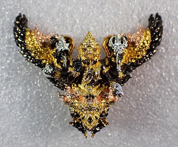 🦅 “Mangrai Garuda Supreme – Large Royal Wealth & Protection Amulet in Maha Chanuan Thong Alloy (Thai Garuda Prosperity & Power Charm)”