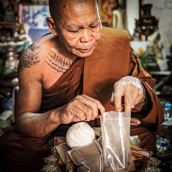 ✨ Masterpiece of Charm & Fortune – Khun Paen Mon Phraya Pan Thong Maha Saneh by Luang Pho Sangwian 🌟