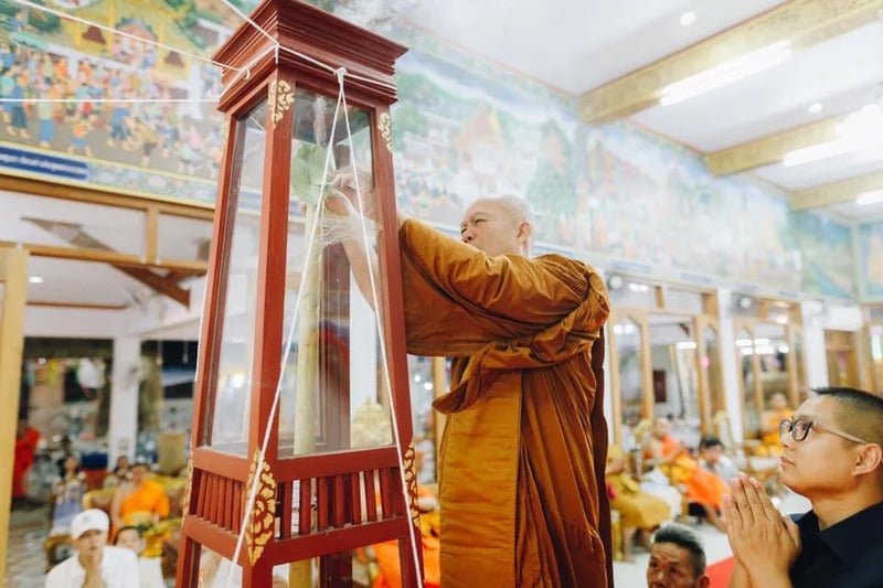 🪙 “Mongkhon Thep ‘Beyond‑Fate Wealth’ Phra Kring – Blessings, Fortune & Protection Buddha by Luang Pho Thep Khemathevo, Wat Mongkhon Punyaram (Thailand)