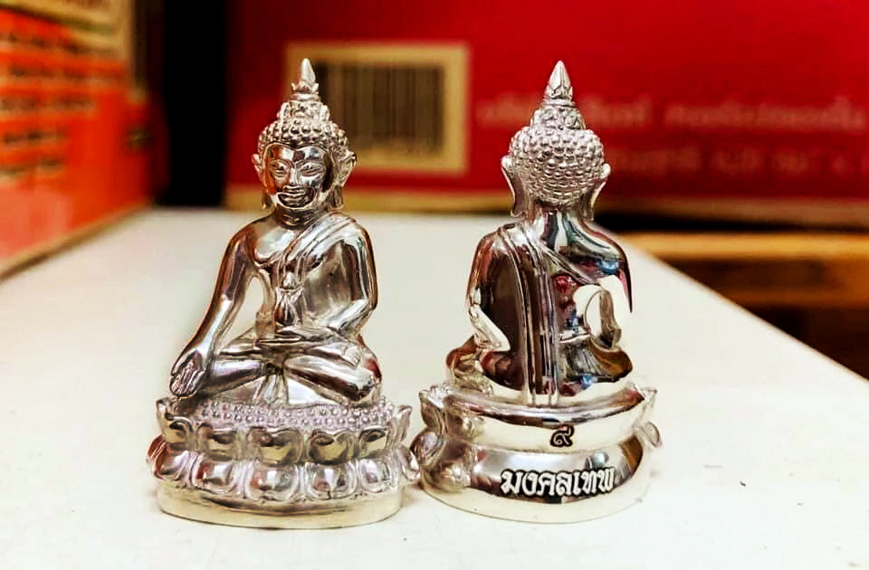 🪙 “Mongkhon Thep ‘Beyond‑Fate Wealth’ Phra Kring – Blessings, Fortune & Protection Buddha by Luang Pho Thep Khemathevo, Wat Mongkhon Punyaram (Thailand)