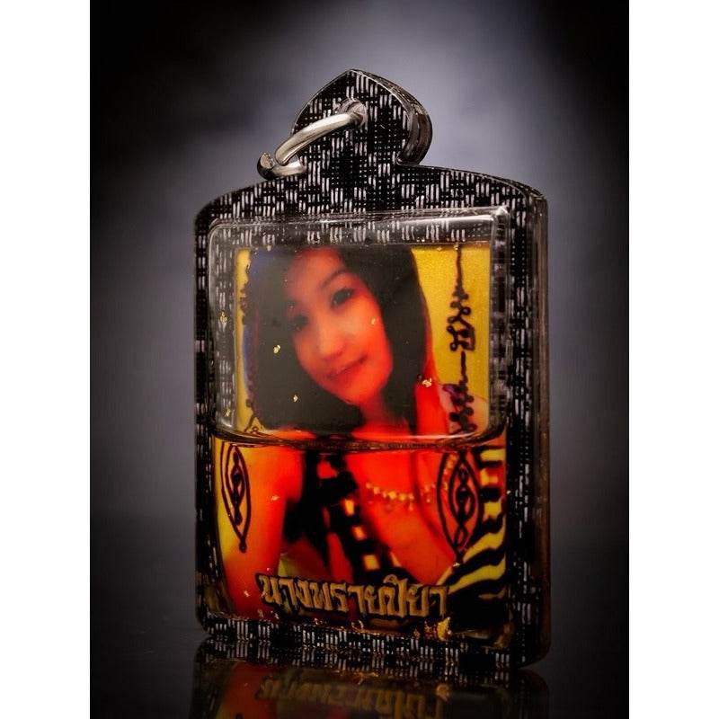 Nang Piya Oil-Locket: Supreme Charm &amp; Fortune | 魅影灵锁：至尊魅力与幸运 - Thai Blessing Co