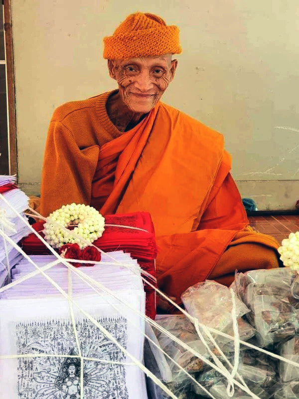 💸 Phaya Maeng Po "Wealth Caller" Yantra Cloth: 16.5x22cm Red/White Edition – Luang Pu Ya Than Sao – Dragonfly King for Fast Sales & Windfall Luck