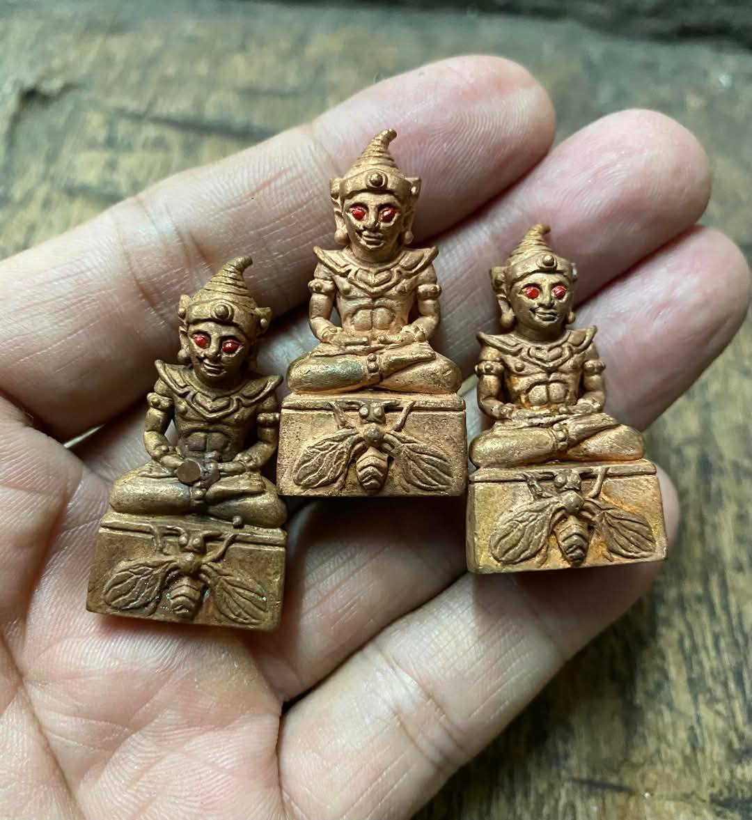 🔥 Phaya Ngang "Maeng Wan Kham" (Golden Fly) 2025: Kruba Khamfan, Wat Ko Chok – Lightning Rod Metal & Charm Oil – Ultimate Love & Wealth Magnet