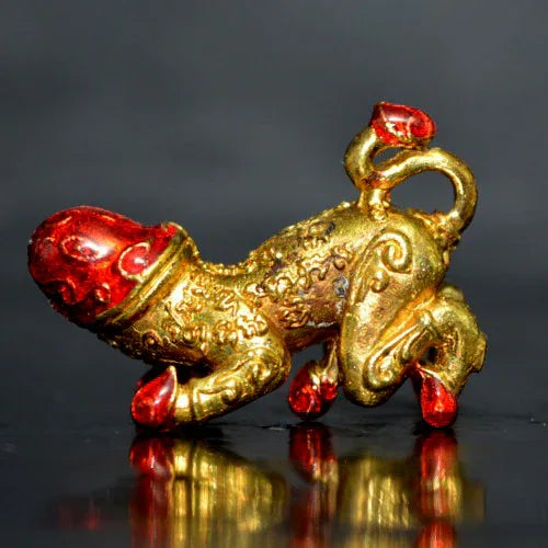 🦊 Call in Love, Luck & Riches – Phet Payathorn “Millionaire Tycoon” Golden Fox Amulet for Fortune, Charm & Wealth