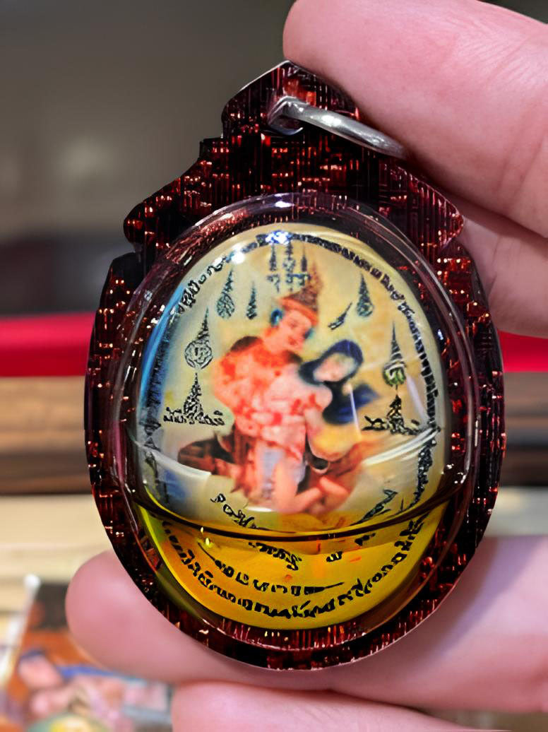 ✨ Phet Phaya Thon Locket with Dok Thong Herb Oil Coating – Sacred Blessings by Luang Ta Ruam, Wat Khok Samran