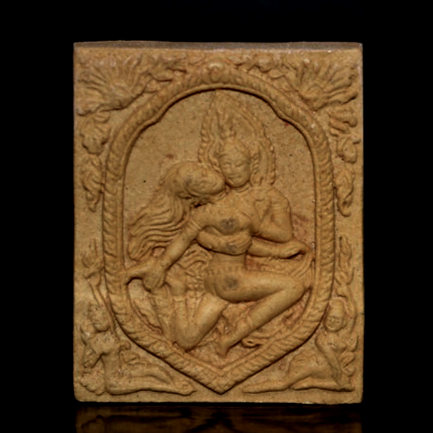 ✨ Phet Phaya Thon White Charm Powder Amulet – Luang Pu In, Wat Nong Mek, Surin (2013 Edition)