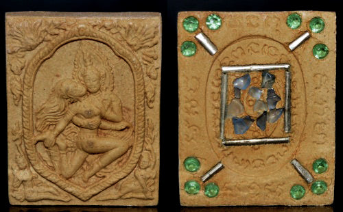 ✨ Phet Phaya Thon White Charm Powder Amulet – Luang Pu In, Wat Nong Mek, Surin (2013 Edition)