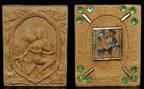 ✨ Phet Phaya Thon White Charm Powder Amulet – Luang Pu In, Wat Nong Mek, Surin (2013 Edition)