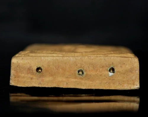 ✨ Phet Phaya Thon White Charm Powder Amulet – Luang Pu In, Wat Nong Mek, Surin (2013 Edition)