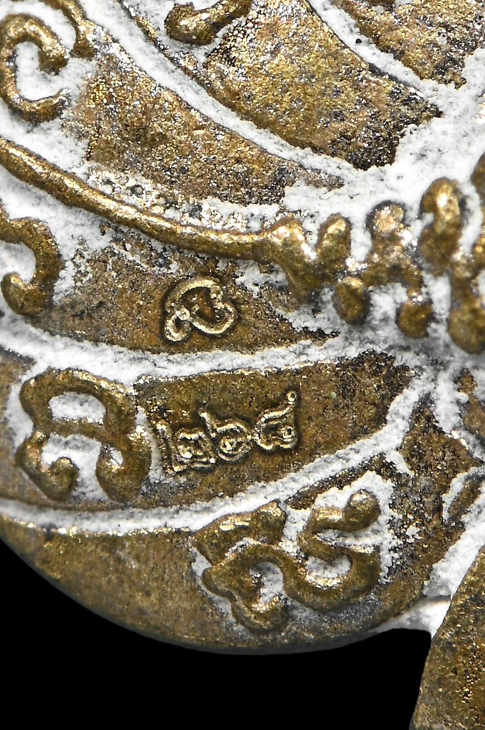 🪬Pla Mor Om Khai “Heaven-Sent Wealth” Talisman – Money-Falls-from-the-Sky Prosperity Fish by Phra Ajahn Nong, Wat Amphawa