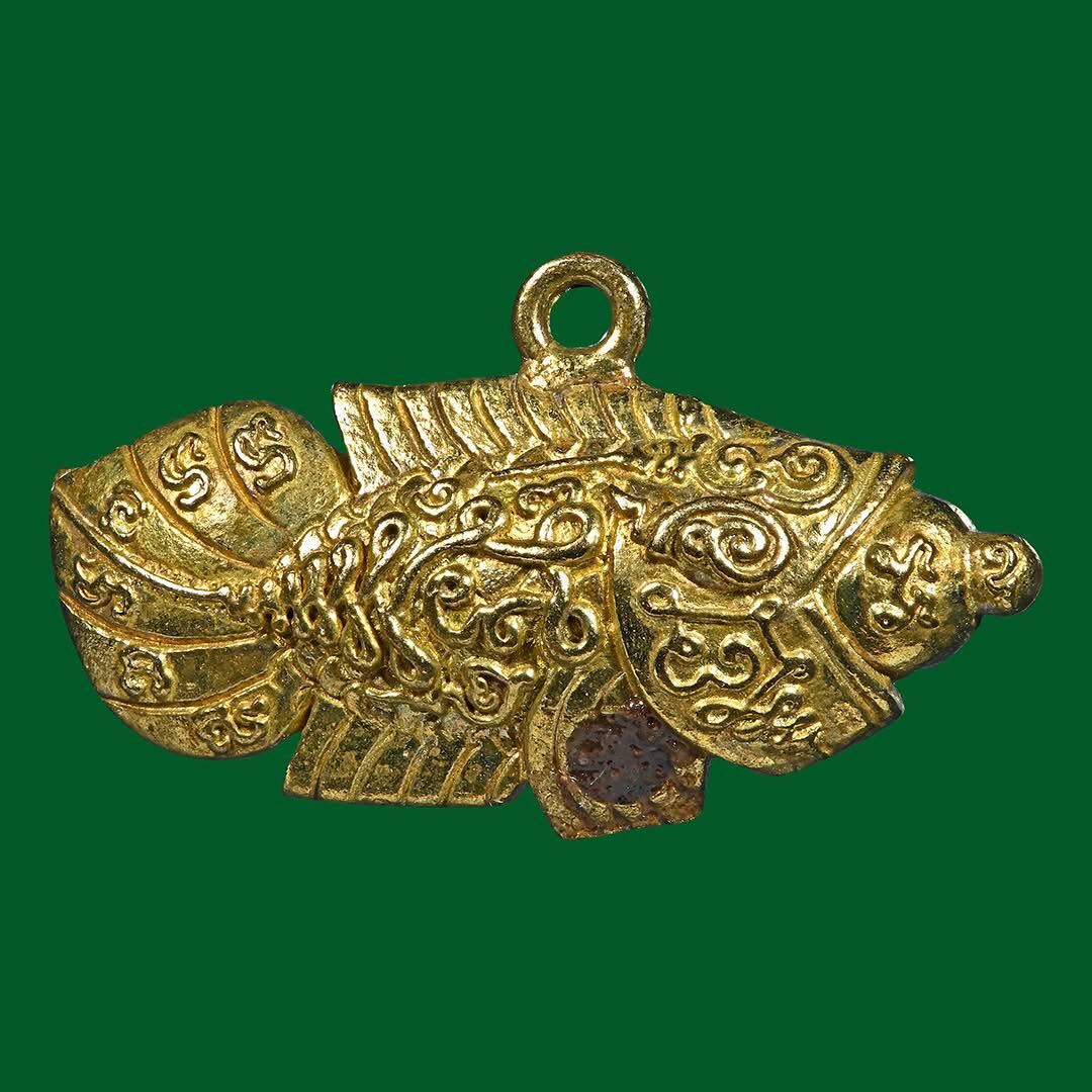 🪬Pla Mor Om Khai “Heaven-Sent Wealth” Talisman – Money-Falls-from-the-Sky Prosperity Fish by Phra Ajahn Nong, Wat Amphawa