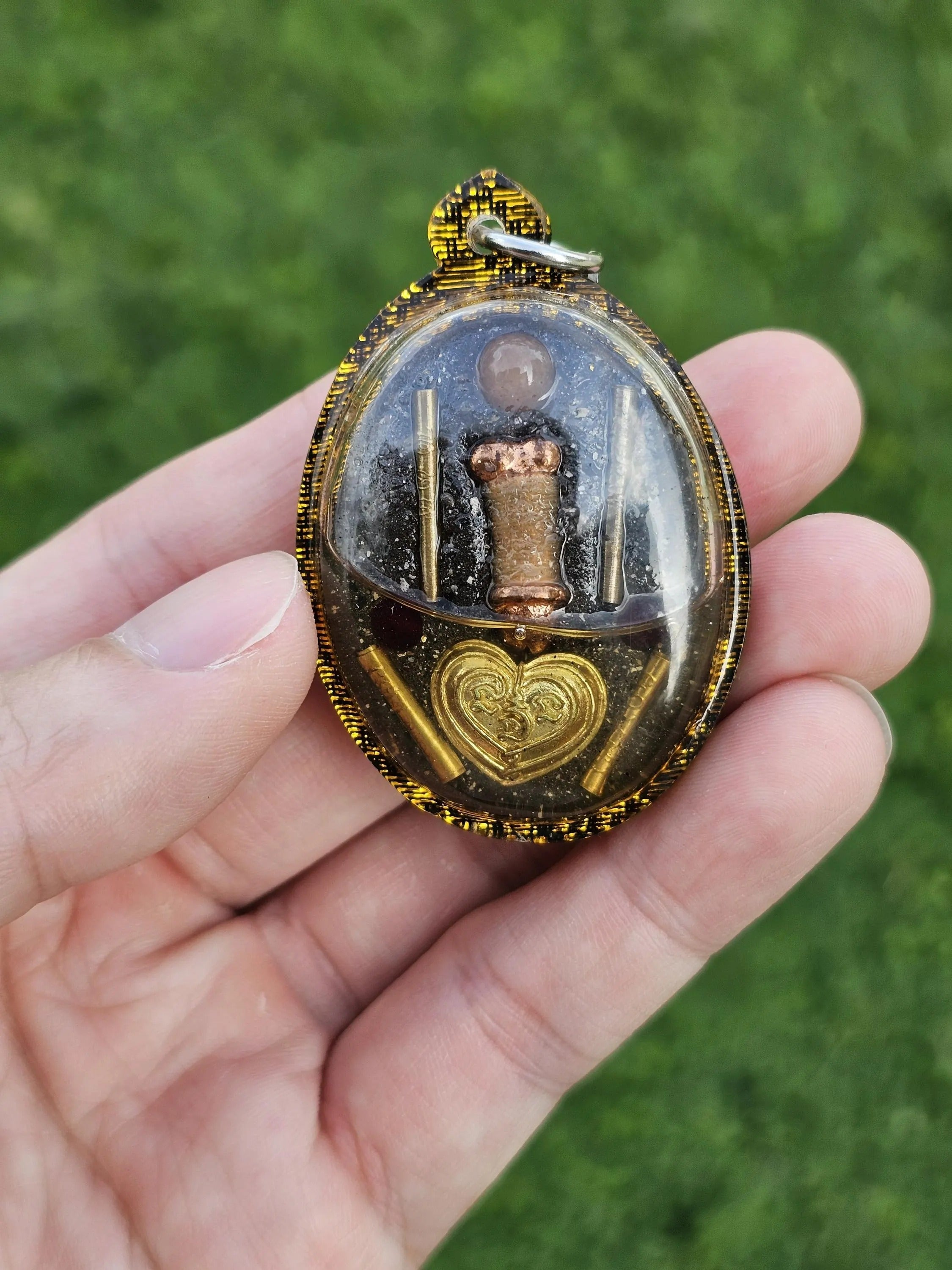 💖 Primal Attraction & Destiny Binding: The Sacred Locket In Koo Sakot Kam in "Prai Wassana" Mystical Oil – Masterpiece by Ajarn Ton Rak (2561 BE Edition)