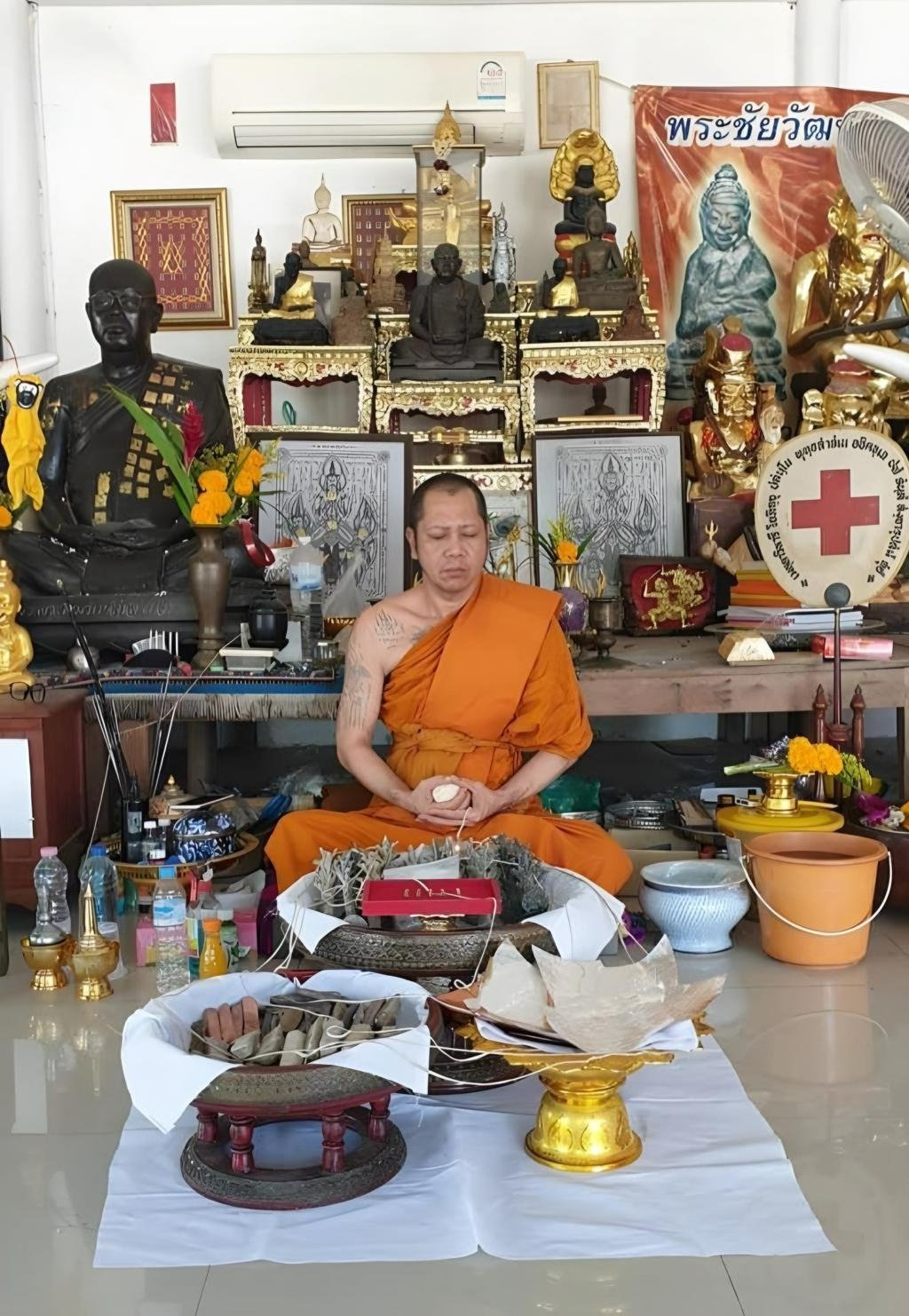 🐯 “Royal Pouncing Tiger of Fortune” – Saturday 5th Edition by Phra Palad Apichat (Ajarn Rach), Wat Khlong Khanon, Thailand – Power, Attraction & Wealth‑Pouncing Success Amulet