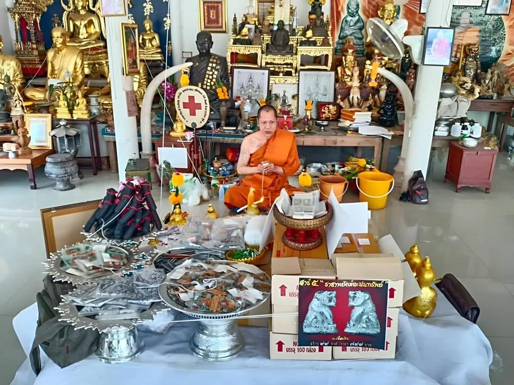 🐯 “Royal Pouncing Tiger of Fortune” – Saturday 5th Edition by Phra Palad Apichat (Ajarn Rach), Wat Khlong Khanon, Thailand – Power, Attraction & Wealth‑Pouncing Success Amulet