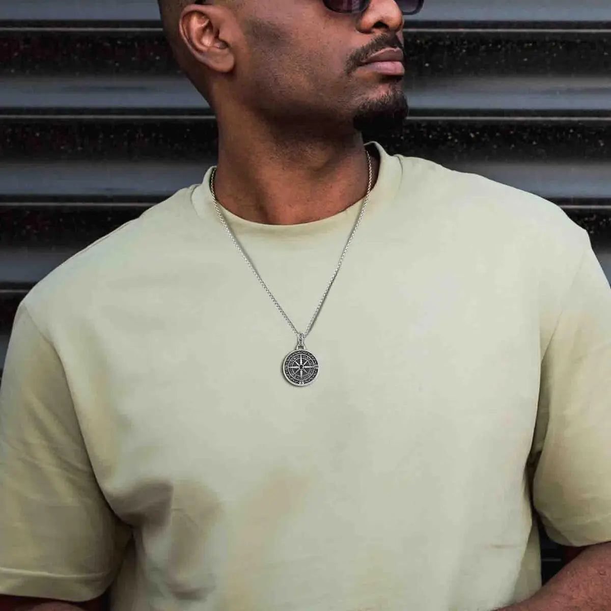 🧭 Vintage Compass Pendant Necklace – Stainless Steel Coin Necklace for Men & Boys | Rock Hip-hop Style | Graduation & Guide Gift