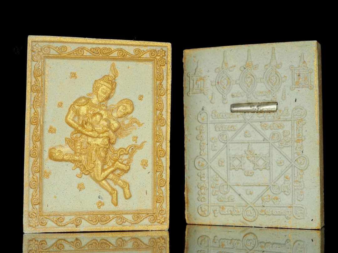 Sacred Phet Phaya Thon Amulet – White Charm Powder Gold-Trimmed with Maha Laloi Takrut, Blessed by Luang Ta Ruam, Wat Khok Samran 2022