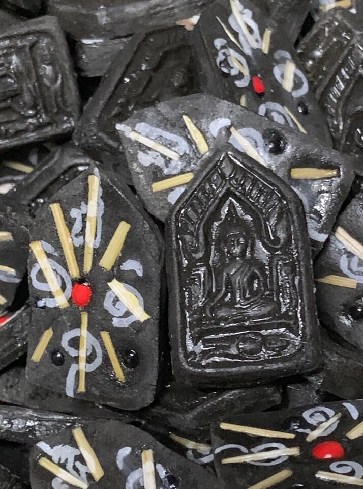 🪙 “Legendary ‘Single‑Strike Lover’ Khun Paen” – Kua Pho Passion & Double‑Power Attraction Talisman, Cross‑Year Consecration with Rahu Eclipse Final Rite (B.E. 2562) Default Title