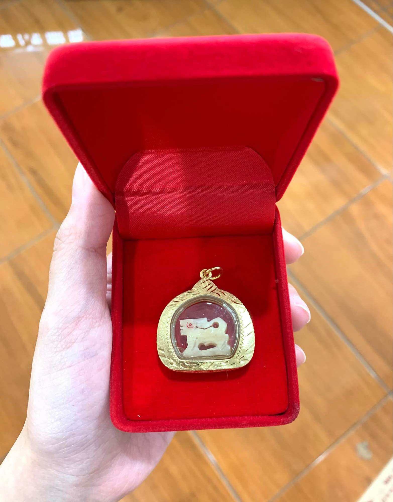 Carved Bone Singha Amulet with Musk Oil Coating – Blessed by Luang Pu Im, Wat Thung Na Mai, Nakhon Si Thammarat