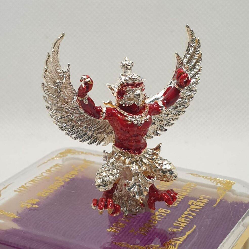 🌟 Phaya Krut Yod Ariyasap Edition – Sacred Dual-Metal Plated Amulet with Vibrant Red Enamel 4.5 cm Tall, 4.1 cm Wingspan Authentic Thai Spiritual Talisman