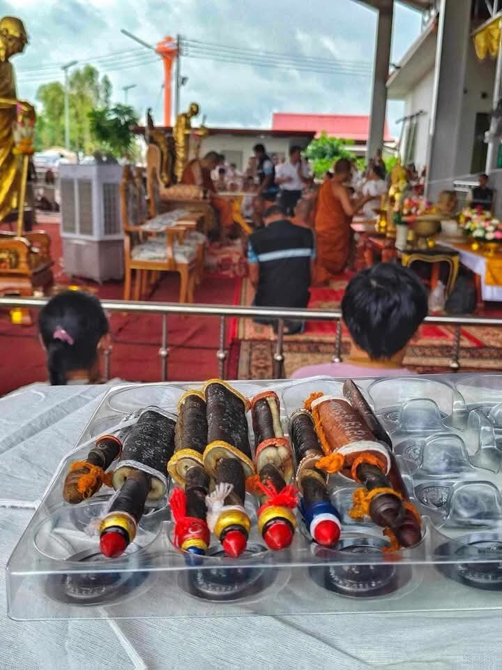 Authentic Meed Mor Leather Knife - Phayak Nuea Duang Empowered by Luang Pu Mahasila & Luang Pho Mian for Supreme Power, Fortune & Prestige