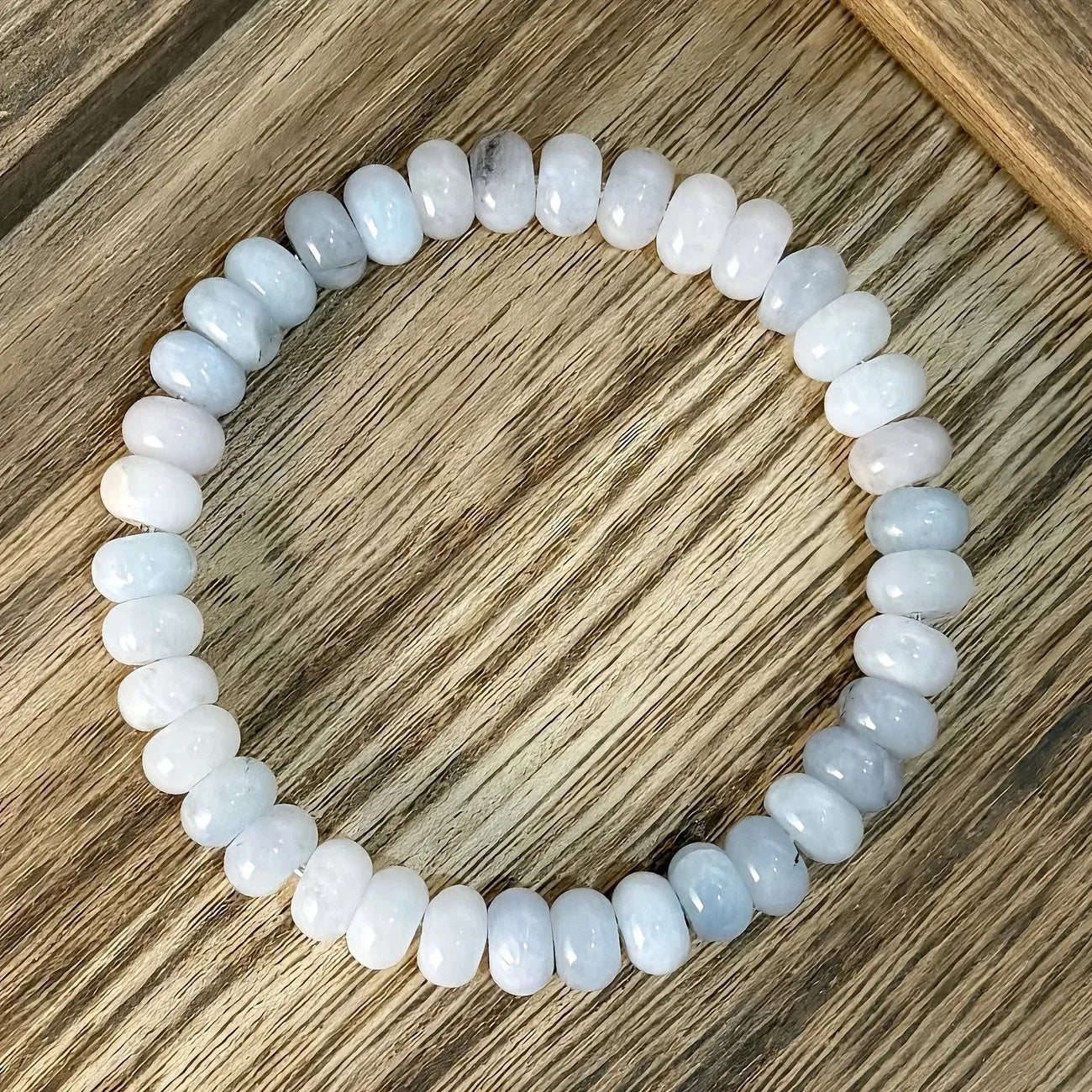 Elegant Lavender Stone Bracelet can help alleviate anxiety, maintain calmness and help relax nerves, and promote sleep