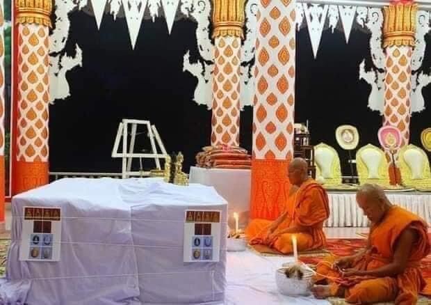 Phra Pidta Tapab Maha Yant Great Yant Turtle Pidta - Bot Lan Shaking Temple Edition