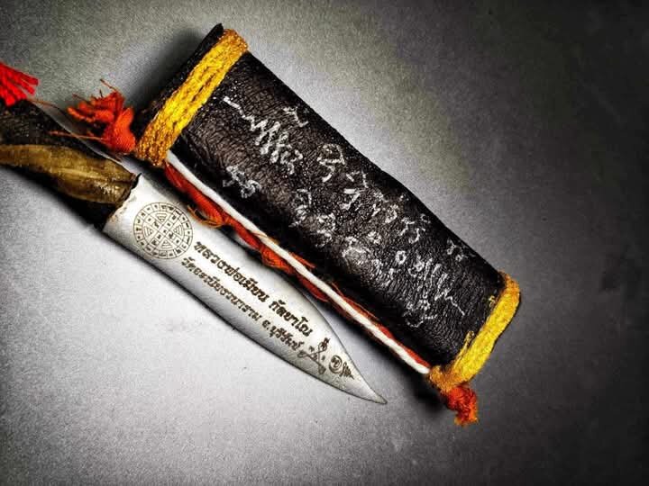 Authentic Meed Mor Leather Knife - Phayak Nuea Duang Empowered by Luang Pu Mahasila & Luang Pho Mian for Supreme Power, Fortune & Prestige