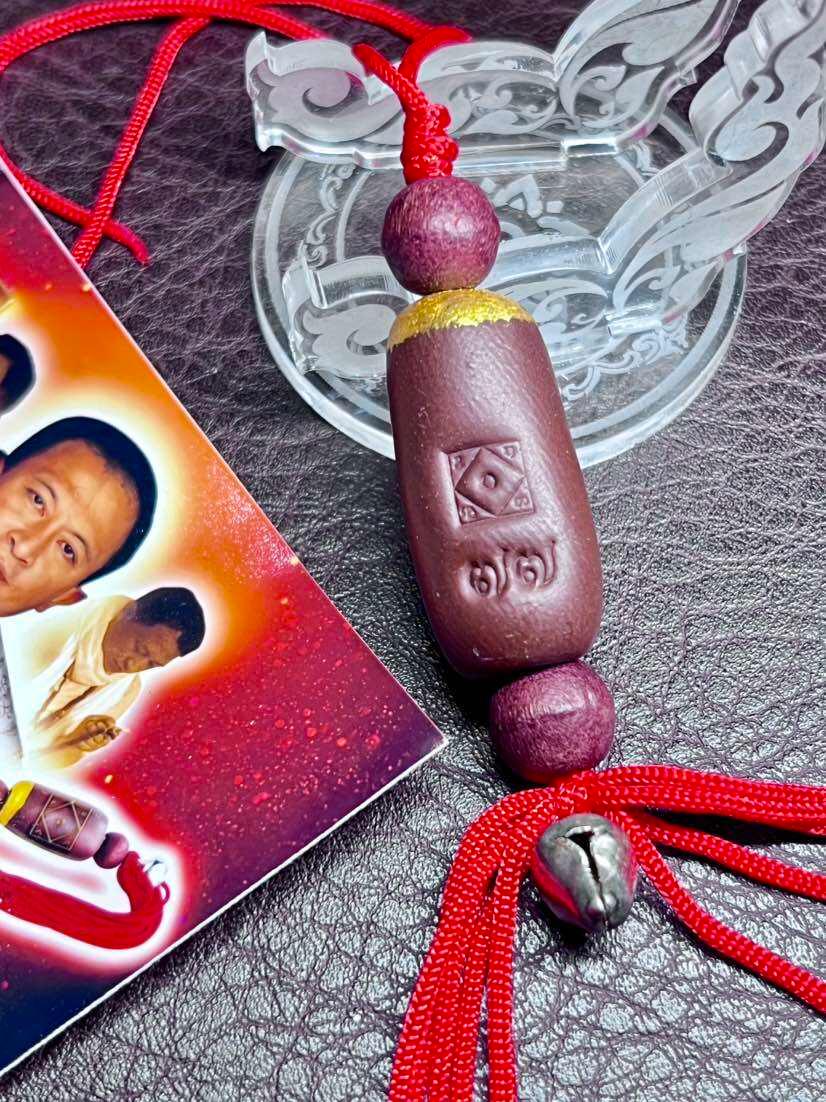 🧿 “Black Ivory City Reflecting‑Crow Takrut – 1‑Inch Reversal & Protection Charm by Than Boon of Black Elephant‑Tusk City” 1