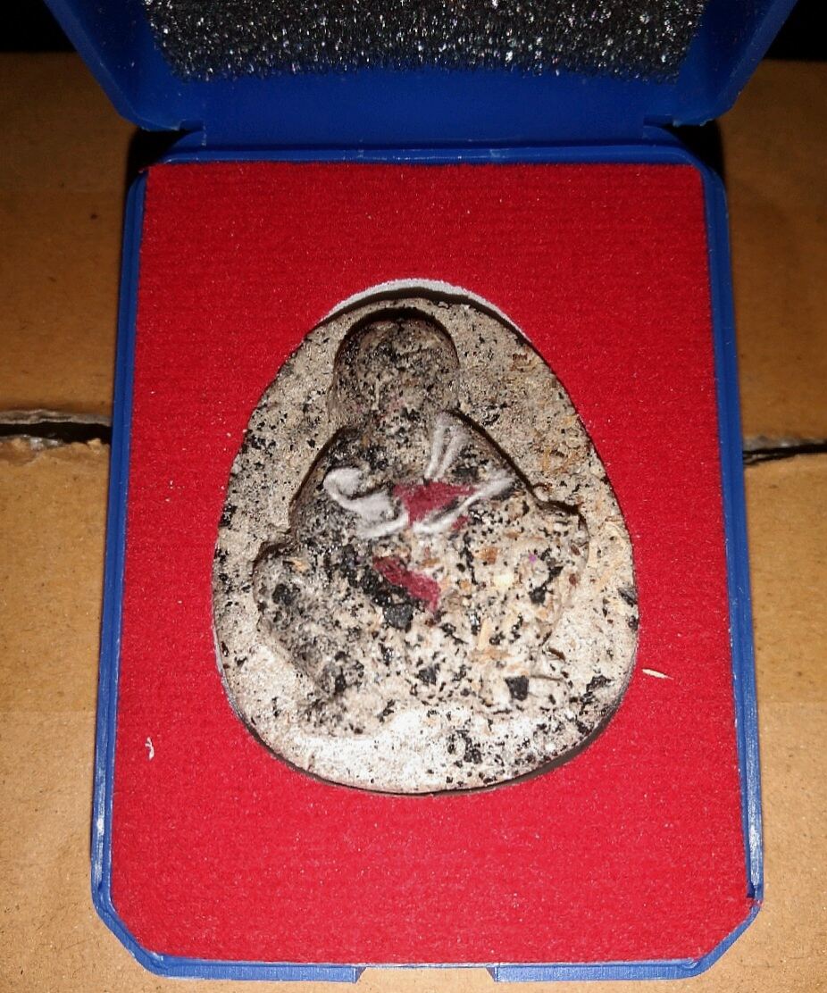 Phra Pidta Krawduk Phi – Legendary Spirit Powder Talisman with 59 Spirits, Blessed by Phor Pleng Boonyuen and Ajarn Khun Promtuang