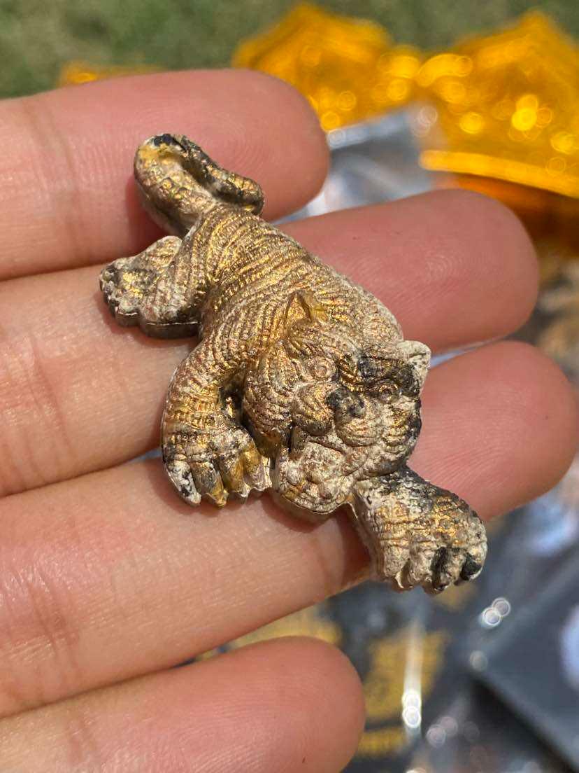 🐯 Master Tiger “Wai Khru 2022” – Sacred Buddha Powder Guardian Amulet for Protection, Courage & Leadership (Wat Bang Phra Lineage)