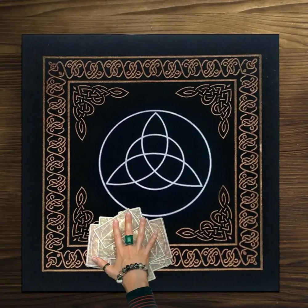 🃏Triple Moon Pentacle Altar Cloth – 0.5×0.5m Velvet Tarot Tablecloth for Divination, Astrology & Board Game Card Spreads