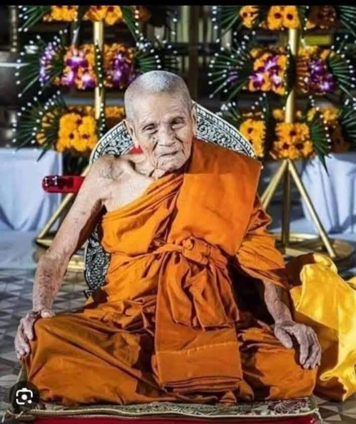 Sacred Fortune Bowing Buffalo Amulet – Blessing of Abundance & Protection by Luang Pu Im, Wat Thung Na Mai