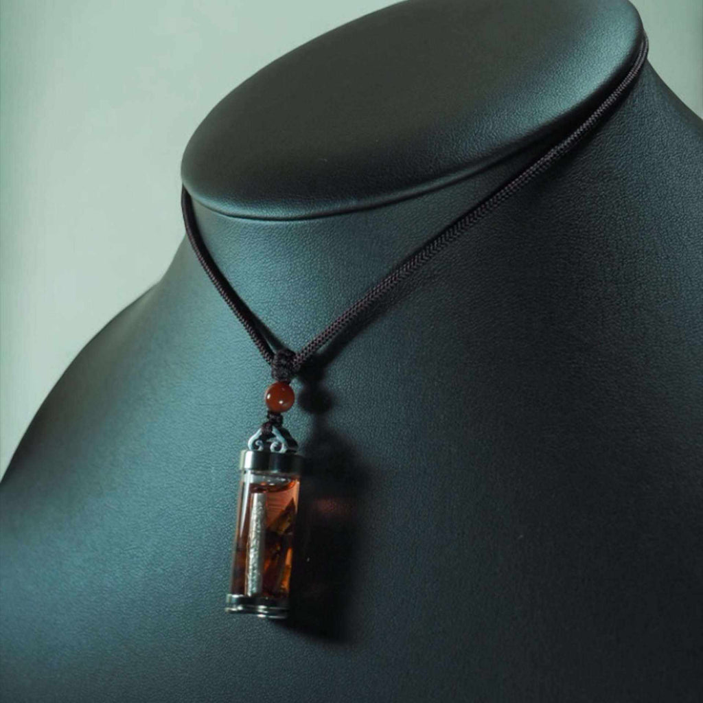 Takrut Namman Phor Khun Phet Ra Rueng Kam – Sacred Thai Charm, Spiritual Fortune & Loving-Kindness, Rare Attraction Oil Edition, Red Cord, 99 Pieces