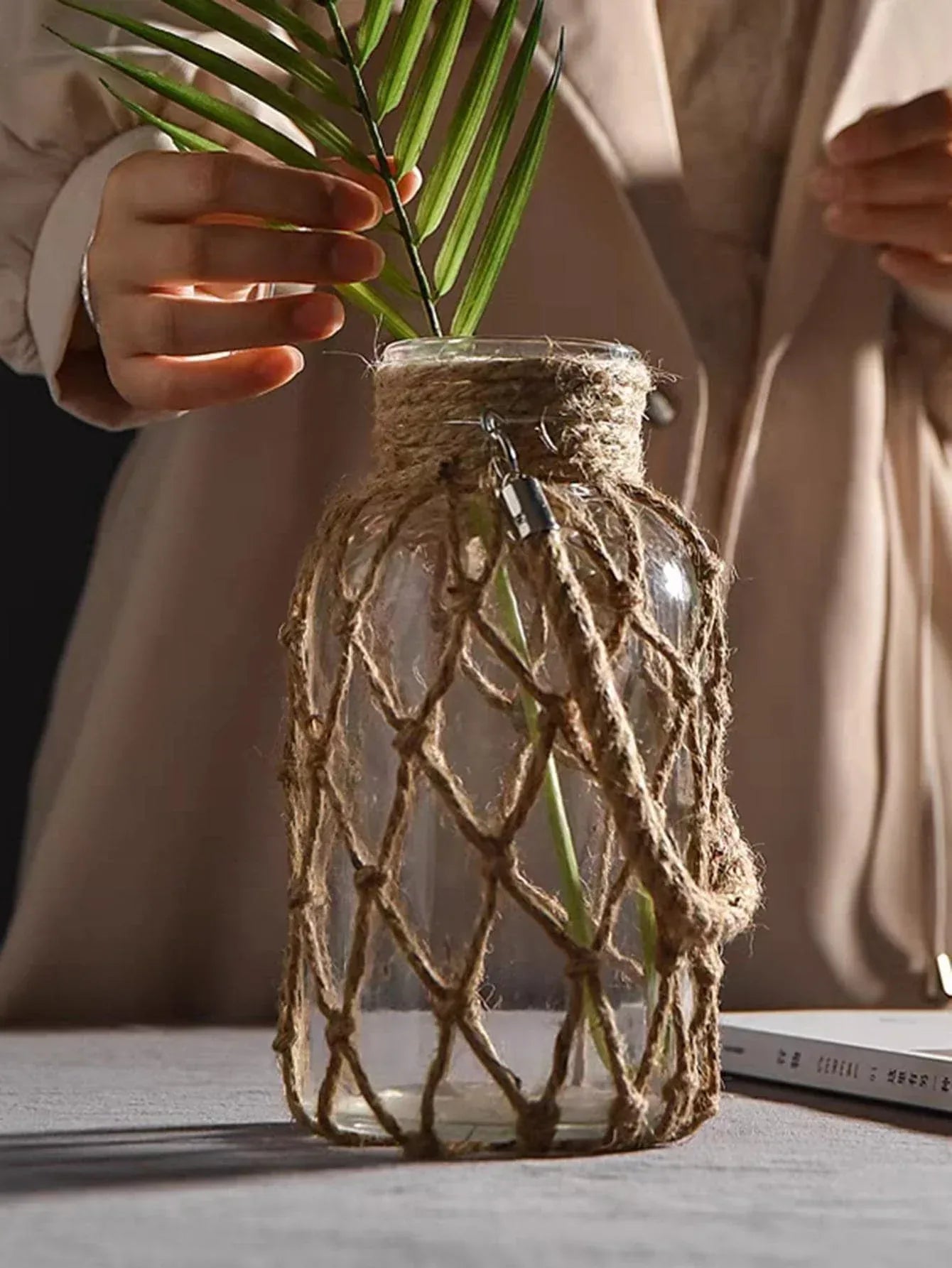 🌿Rustic Hanging Glass Vase with Hemp Rope Net – Handmade Transparent Glass Holder for Dried Flowers and Boho Home Décor