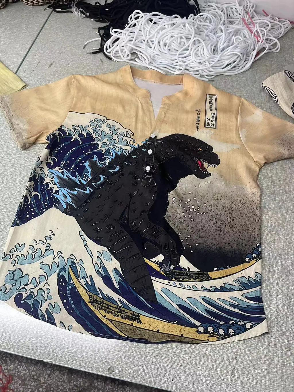 🌊 The Euro-Wave Heritage: Premium Men’s Summer Shirt – High-Definition Euro-American Wave Graphic Print, Modern Mandarin Standing Collar, and Sophisticated Urban-Resort Short-Sleeve Button-Down