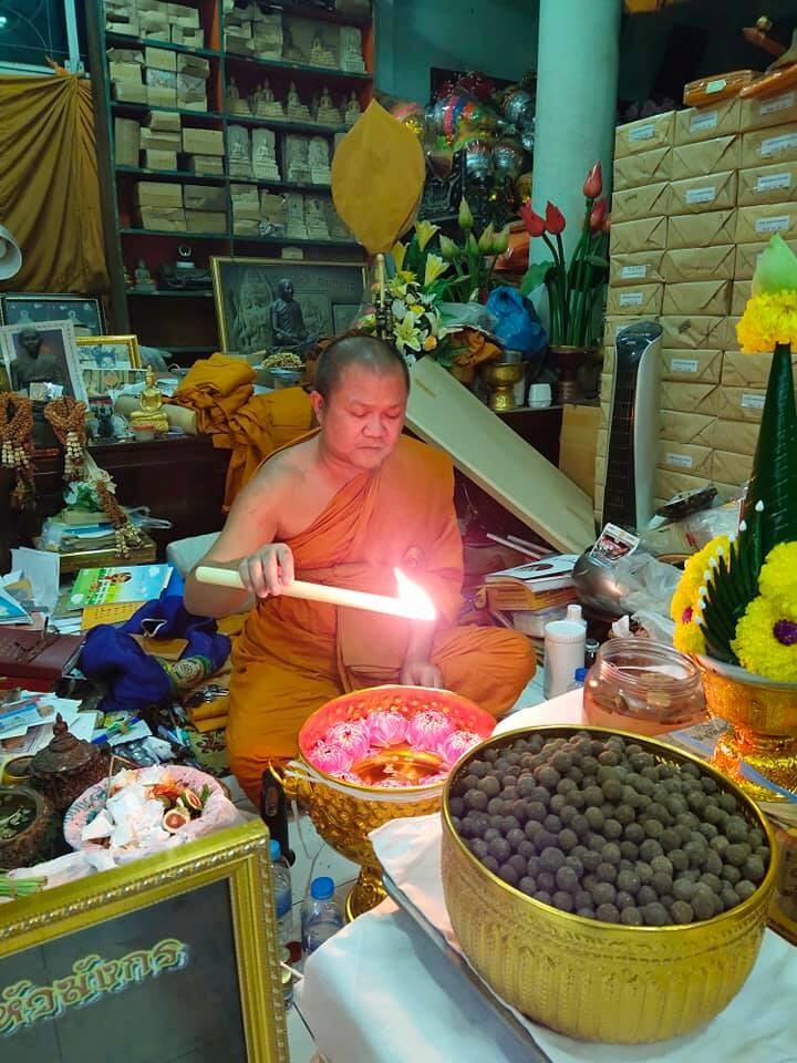 🌟 Powerful Luak Om Powder Phrai Kumarn Gor D Gan – Blessed by Luang Pu Saen, Wat Ban Nong Jik | Mixed With Luang Pho Sakorn’s Sacred Phrai Kumarn Powder