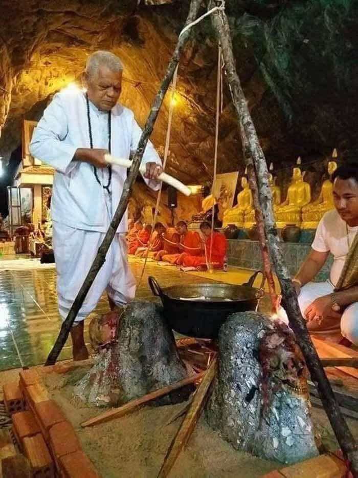 ⚡ Unleash the Mystical Power of the Khun Paen Maha Wetch Jettapoom Phrai﻿ – Sacred Amulet Blessed by Phra Ajarn Prasoot! ⚡