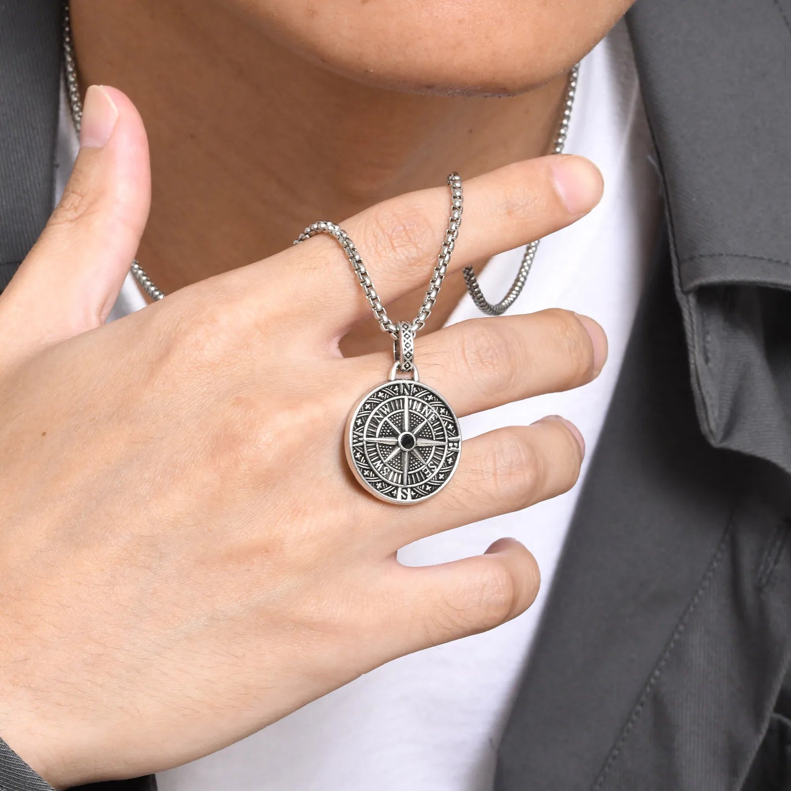 🧭 Vintage Compass Pendant Necklace – Stainless Steel Coin Necklace for Men & Boys | Rock Hip-hop Style | Graduation & Guide Gift