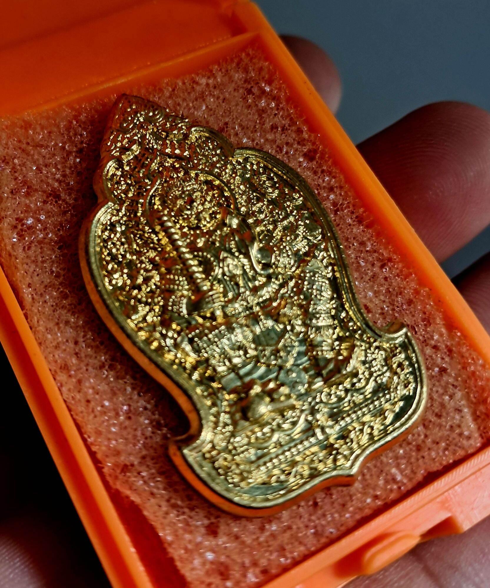 🪙 “Sky‑Overflowing Wealth Thao Wessuwan – Gold‑Plated Prosperity & Protection Coin by Luang Pho Sawang, Wat Ban Nong Jik (Si Sa Ket)”