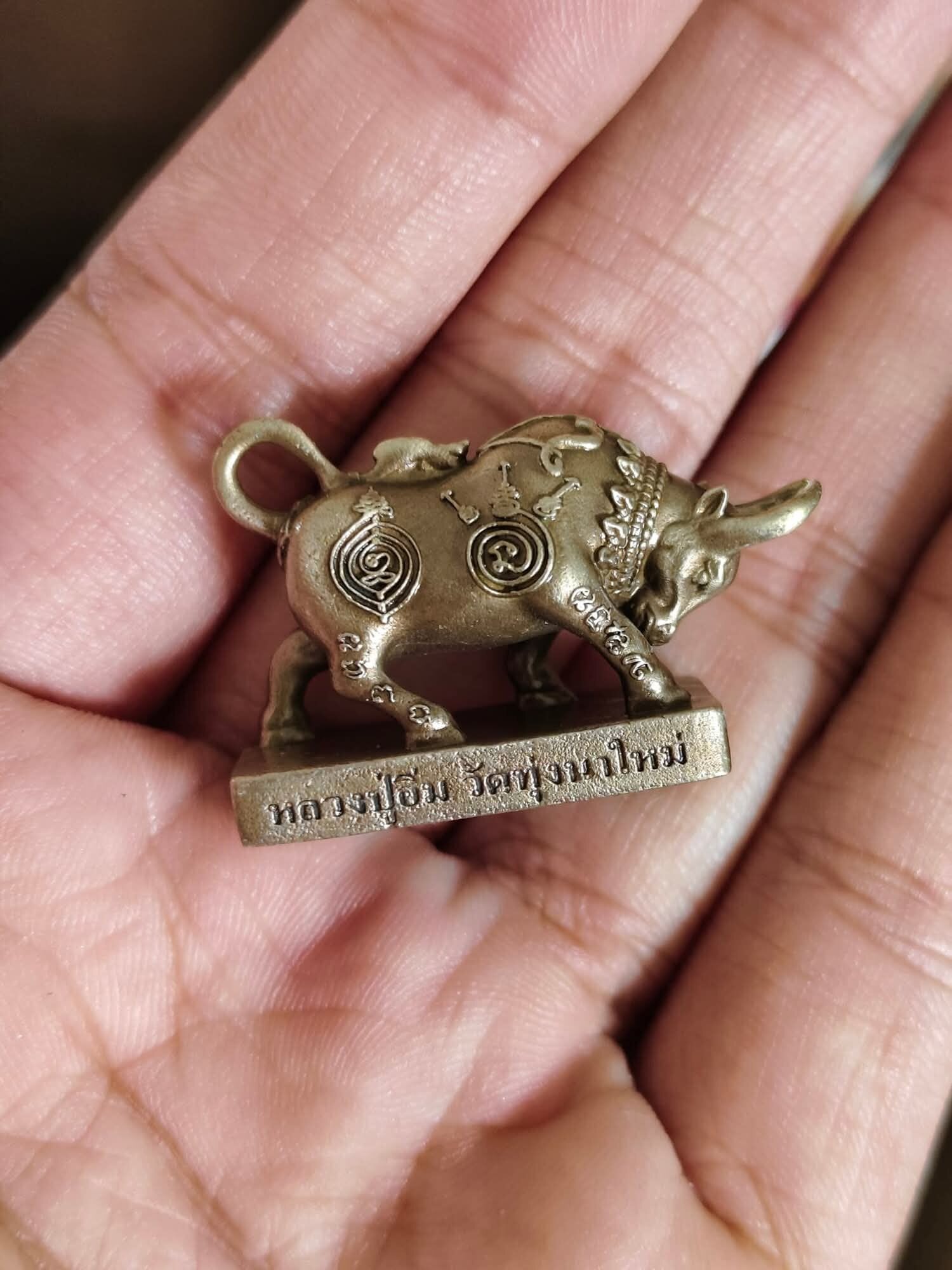 Sacred Fortune Bowing Buffalo Amulet – Blessing of Abundance & Protection by Luang Pu Im, Wat Thung Na Mai