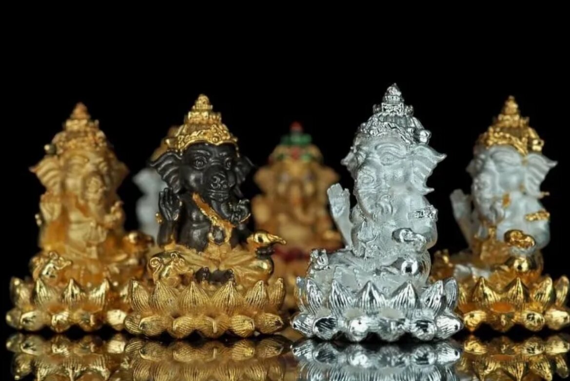 Phra Phikanet Maha Thep Prathan Phon | Om Maha Ruay Lord Ganesha Blessing Statue