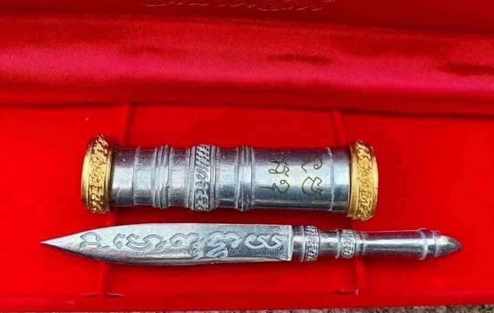 Premium Sacred Knife for Protection - 4.5 Inch Cast Meed Mor by Luang Pu Mun, Wat Ban Jan with Velvet Box