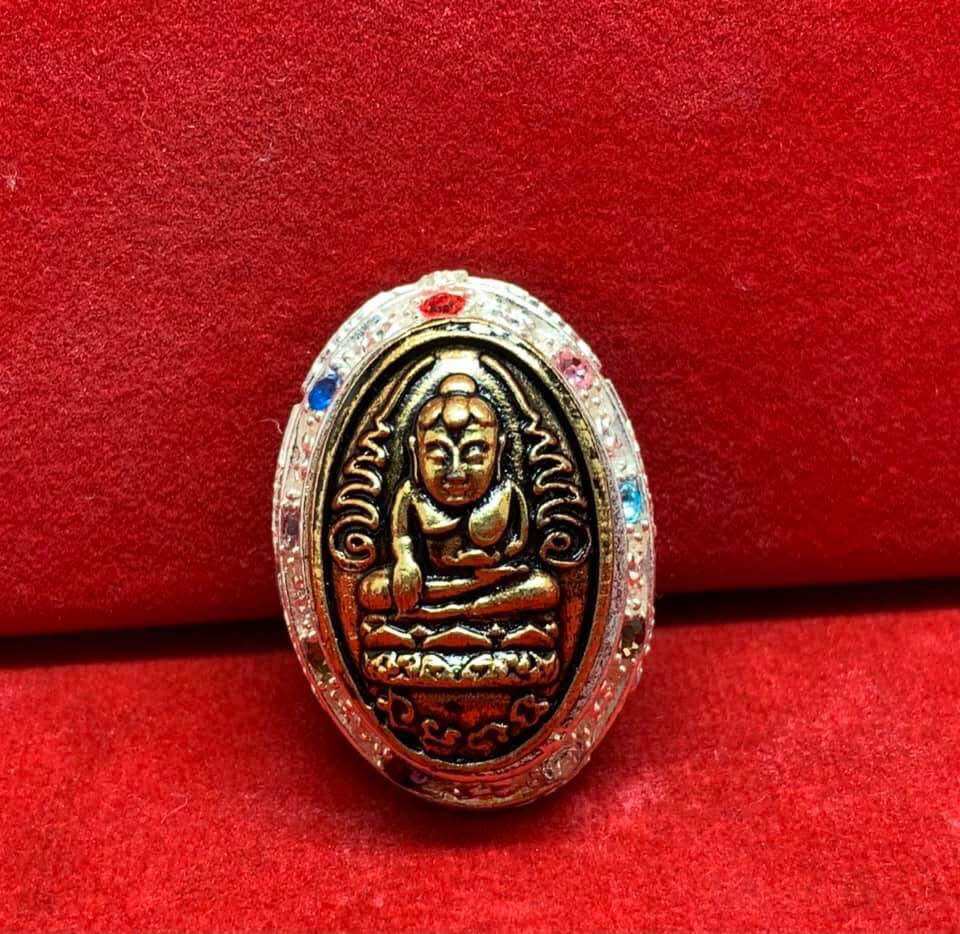 เบี้ยแก้หล่อเนื้อเงินยวงอุดกริ่ง ด้านข้างฝังพลอยนพเก้ารอบเบี้ย ออกวัดบ้านจาน จ.ศรีสะเกษ Phra Upakut