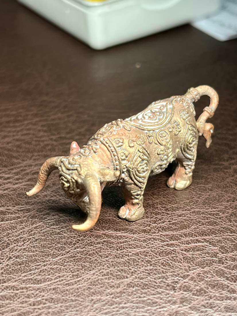 🐂 “Nandi Maha Supa Choke Bronze Bull – Sacred Mount of the Great Deity for Luck, Fame & Wealth by Luang Pho Sanan, Wat Klang Ratchakru Tharam”