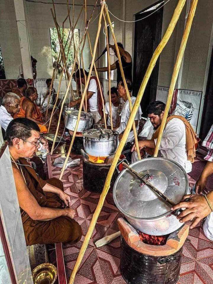⚡ Experience the Potent Power of the Black Sticky Rice Sacred Ball﻿ from Wat Khao Or – Ready-to-Use Encased Amulet! ⚡